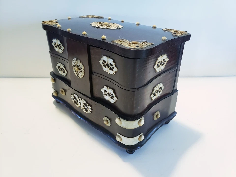 Joyero francés decorado con huesos de Napoleón III. Segundo Imperio (1848-1870) Foto 1 de 4