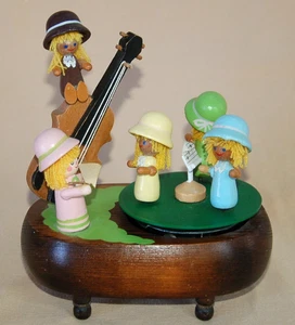 Wood MUSIC BOX ~ Schmd Littel Musicians ~ Waltz ~ VGC - Picture 1 of 7