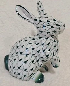 Vtg Porcelain Rabbit Figurine ANDREA by SADEK Green & White Handpainted Fishnet - Picture 1 of 8