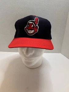 Gorra de los Indios de Cleveland Gorra Snap Back Chief Wahoo Logo Atletismo para Hombres Años 90’s De colección - Imagen 1 de 6