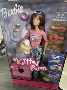 MUÑECAS BARBIE MATTEL 2000 GATITO DIVERSIÓN CON MALVAVISCO Nuevo Embalaje Dañado - Imagen 1 de 1