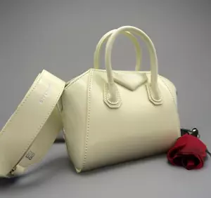Borsa a tracolla AUTENTICA NUOVA CON ETICHETTE Givenchy Mini Antigona in pelle - giallo morbido - Foto 1 di 21