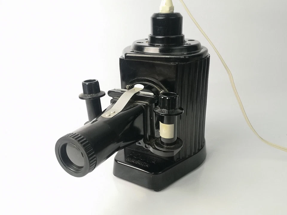 Vintage Diaprojektor "Pouva Magica" DDR Film 35 mm Bildwerfer / Laterna Magica - Bild 1 von 4