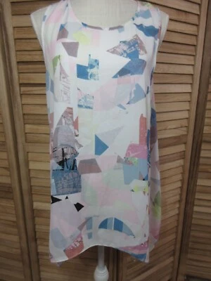 Blusa Vince Camuto multicolorida geométrica sem mangas longa bainha mordida de tubarão tamanho M - Imagem 1 de 4