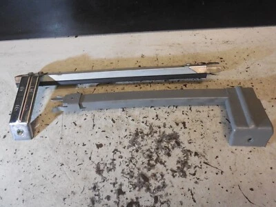 2017 - 2019 年日产 Rogue Sport 左前门窗支架(2 件) — 第 1/4 张图片