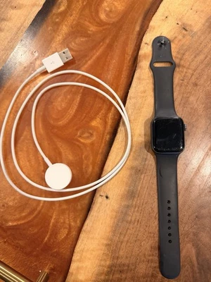 Apple Watch SE (GPS , 40mm) - Aluminum Case - Image 1 of 4