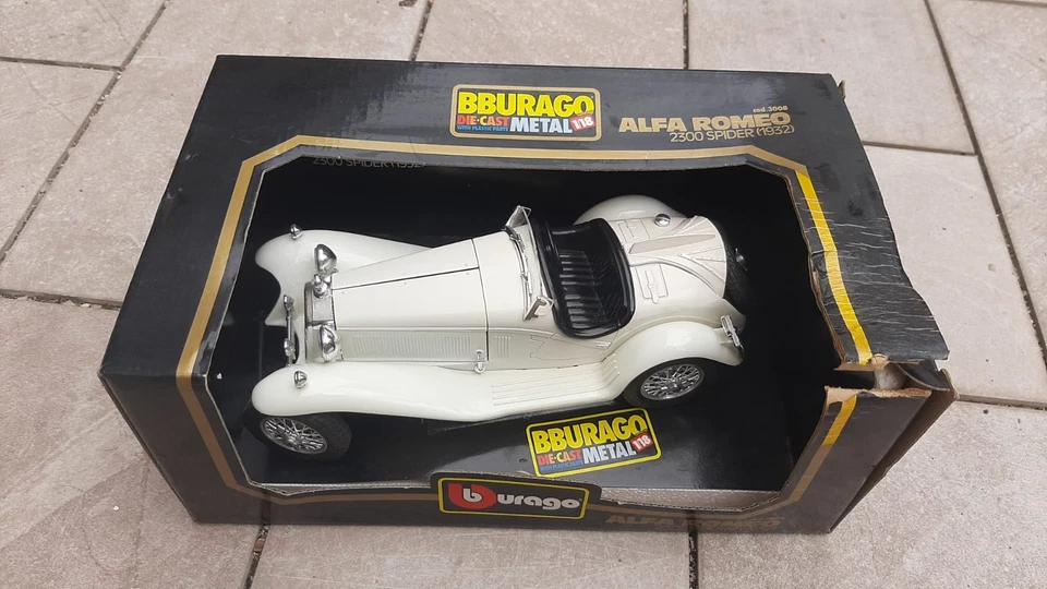 ALFA ROMEO 2300 SPIDER 1932 BBURAGO 3008 1:18 BURAGO MODELLINO STATICO EPOCA - Immagine 1 di 4
