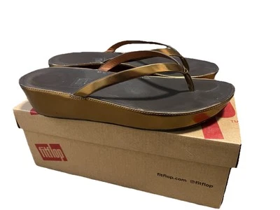 Sandalias FitFlop Puntera Ajustada Tanga Espejo Bronce Talla 9 Foto 1 de 4