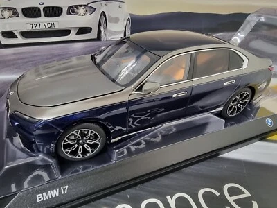 NEW MINICHAMPS BMW MINIATURE i7 OXIDE GREY BLUE DIECAST MODEL 1:18 80435B54CC7 - Image 1 of 4
