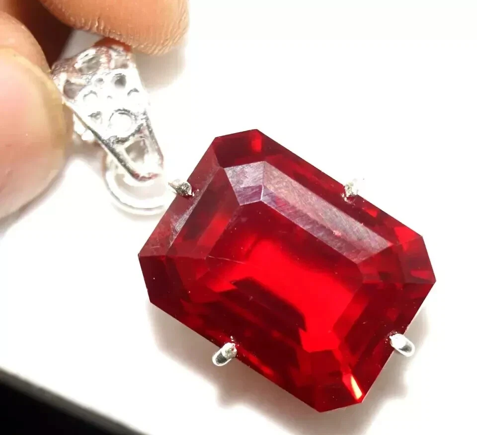 Pendentif En Argent 925 Avec Rubis Naturel Rouge Certifié AGL - Coupe émeraude