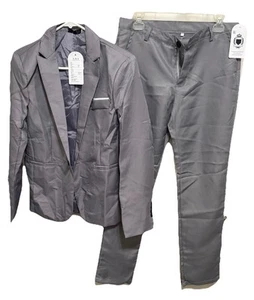 Suit - Picture 1 of 3