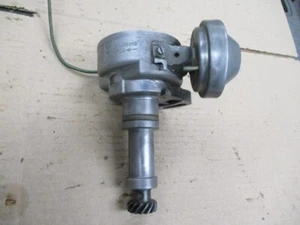 Porsche 928 1980 V-8 Ignition Distributor BOSCH PT# 0-237-405-010 (no cap) - Picture 1 of 8