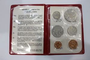 Royal Australian Mint 1983 Wildlife Depicted On The Australian Coins - Picture 1 of 3