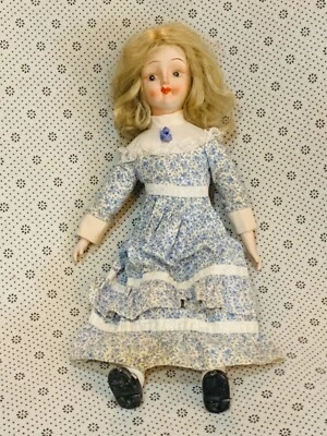 *罕见* BISQUE PORCELAIN BLOND WALDAw/彩绘脸和瓷鞋复古娃娃 — 第 1/4 张图片