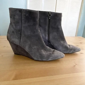 Donald Pliner Jae Women's Boots Sz 8.5 Gray Leather Side Zip Wedge Bootie Shoes - Picture 1 of 13