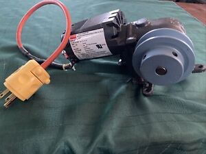 Dayton Ac/DC Gear Motor 2Z803D. Tested Very Good Condition!
