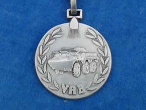 SUPERBE RARE TOP ++ PORTE-CLES DUSEAUX Key ring - RVI RENAULT VAB - Picture 1 of 4