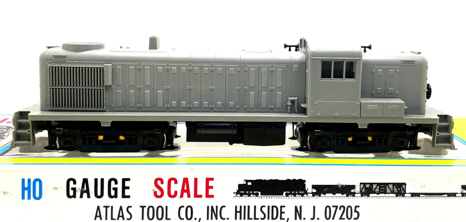 Atlas HO Scale Undecorated Rs-3 Diesel Locomotive 7070