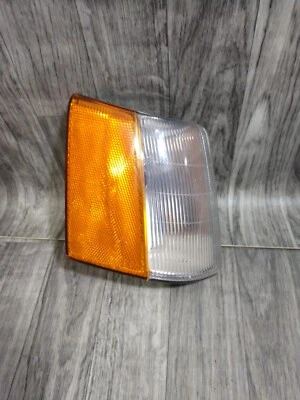 1993-1998 Jeep Grand Cherokee Rh Corner Marker Turn Signal Light Lamp 56005490 - Image 1 of 4