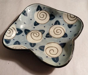 Piatto portagioie Colleen McCall ceramica fiore vortice bordo ondulato piedi 4,75" incredibile! - Foto 1 di 10