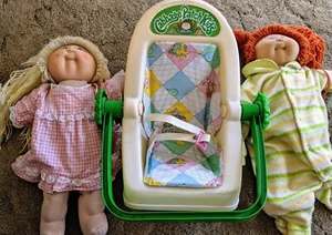 1983 Cabbage Patch Kid Doll Baby Carrier Rocker With Padding Plus Two Baby Dolls - Picture 1 of 9