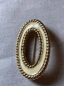 Vintage Signed MONET Round Oval Tan Enameled Gold Tone Brooch Pin 1.75" tall - Picture 1 of 4