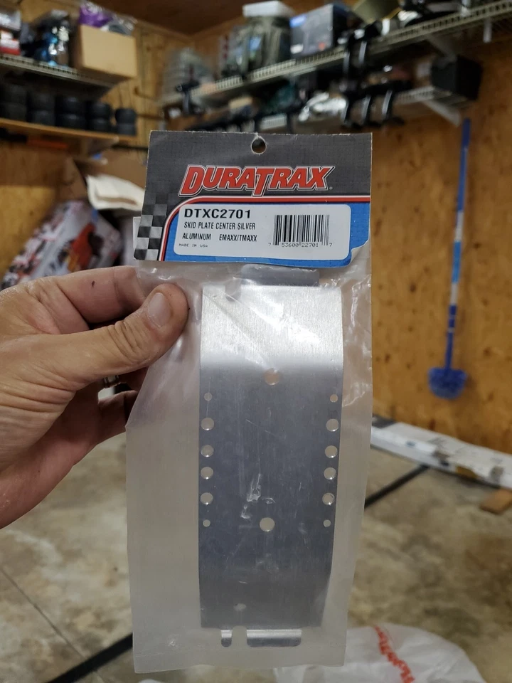 DURATRAX DTXC2701  Skid plate center silver aluminum EMAXX/TMAXX - Image 1 of 1