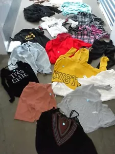 Lot Women's/Junior Clothes Label Medium read info Resell, Personal Use, Arts Cra - Picture 1 of 17