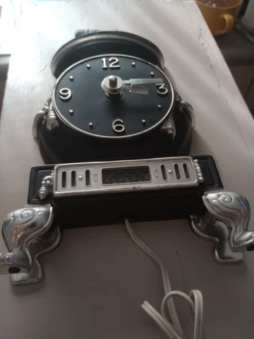 Vintage Mastercrafters POT BELLY STOVE Lighted Fire Wall / Shelf Clock Model 830 Cover