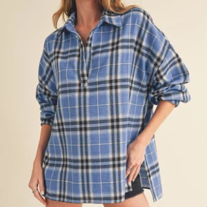 Aemi + Co Polo Shirt Side Slit High-Low Plaid Long Sleeve Blue Top - Picture 1 of 4