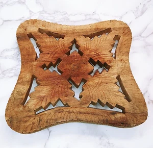 Remache vintage hecho a mano tallado a mano ornamentado con patas de madera de 6" - Imagen 1 de 4