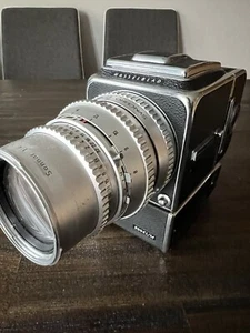 Hasselblad 500 elm with battery adapter & 120 film back & viewfinder - Picture 1 of 9