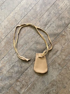 Leather Works Ltd. Bolsa de cuero con cordón para collar (601-BR) - Imagen 1 de 3