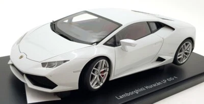 Autoart 1/18 Scale Diecast 74602 - Lamborghini Huracan LP610-4 - Metallic White - Image 1 of 4