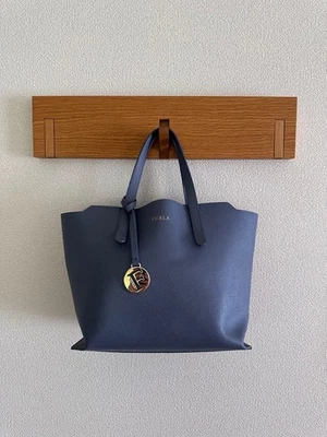 Bolso de Mano FURLA Sally S Placa Azul Logo Auténtico Excelente Estado Foto 1 de 4