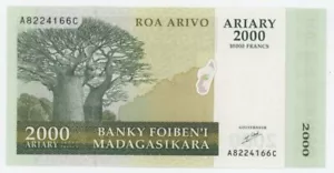 Madagascar 2000 Ariary 2003 Pick 83 UNC Uncirculated Banknote - Picture 1 of 2