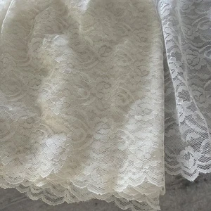 Weiße Blumen Spitzenborte mit gewelltem Rand 3 3/4 Yds 11,5 Zoll breit - Bild 1 von 4