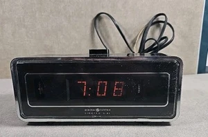 Vintage Digitaler Klappzahlenwecker, General Electric, Modell 8132-K funktioniert - Bild 1 von 4