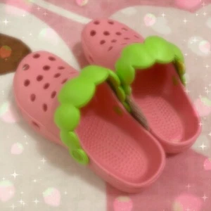 INTEREST CHECK! ♡ RARE Japanese Pink Strawberry Crocs - Picture 1 of 1
