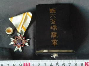 Japan Orders Of The Sacred Treasure 6th Class Medal Badge w/Box-h0108-2 - Picture 1 of 15