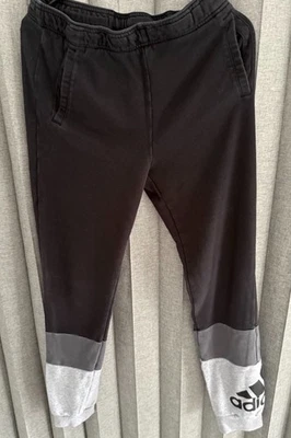 adidas Jogginghose Gr. 164 Trainingshose schwarz Farbe verblasst - Bild 1 von 4