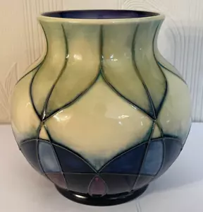 Jarrón Moorcroft índigo 15,5 cm forma 914/6 de Emma Bossons primera calidad en caja - Imagen 1 de 15