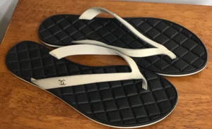 Chanel Thong Leather Sandal Nude Silver CC. Emblem Quilt Insole Size 40 - Picture 1 of 12