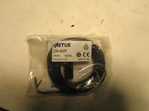 NUOVO CON SCATOLA OPTEX FA FA FASTUS Z3R-400P LED ROSSO RETRORIFLETTENTE PNP 4M SN 30VDC 2M A0627 - Foto 1 di 2