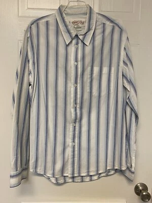 Usado en excelente estado! CAMISA A RAYAS CON BOTONES MANGA LARGA AEROPOSTALE SLIM FIT TALLA MEDIANA PARA HOMBRE  Foto 1 de 3