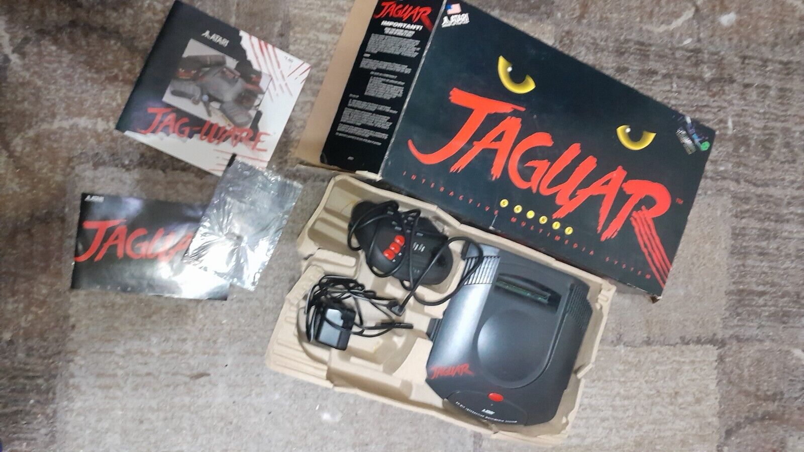 Atari Jaguar 64-Bit Video Game Console w/ Original Box w/ extras