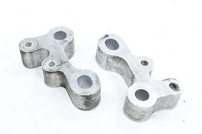 04-09 APRILIA RSV1000R ESPACIADOR DE CONEXIÓN DE MOTOR DE FÁBRICA OEM Foto 1 de 2