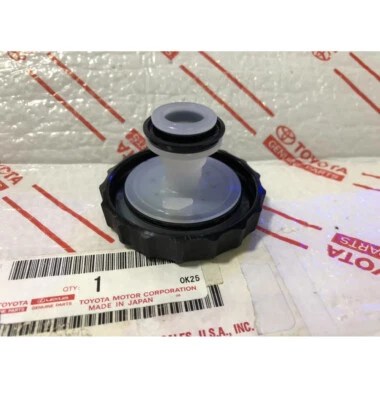 NUEVO Tapa de depósito de cilindro maestro de frenos Toyota Lexus OEM SC430 GS300 LX470 GX460 Foto 1 de 4