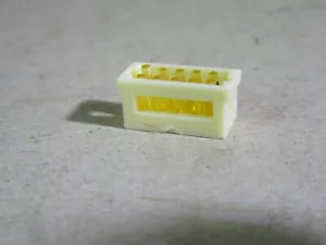 495X DINKY Frankreich 1 Weinregal Flaschen Gelb Original für Berliet Brasseur - Bild 1 von 7