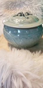 Japanese Tea Ceremony Longquan Celadon Flower Design Mizusashi with Lid . Mint - Picture 1 of 9